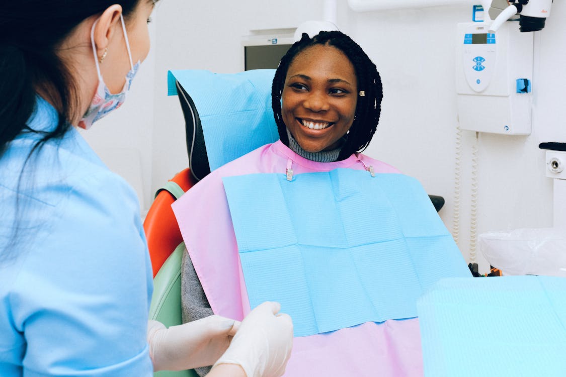 Tooth pain warning signs &ndash; patient showing signs of needing a root canal